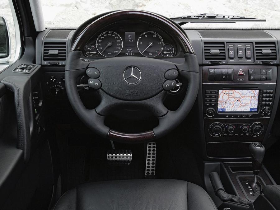 Панель приборов Mercedes-Benz G500 (W463) 2008 года  (фото 6 из 13)